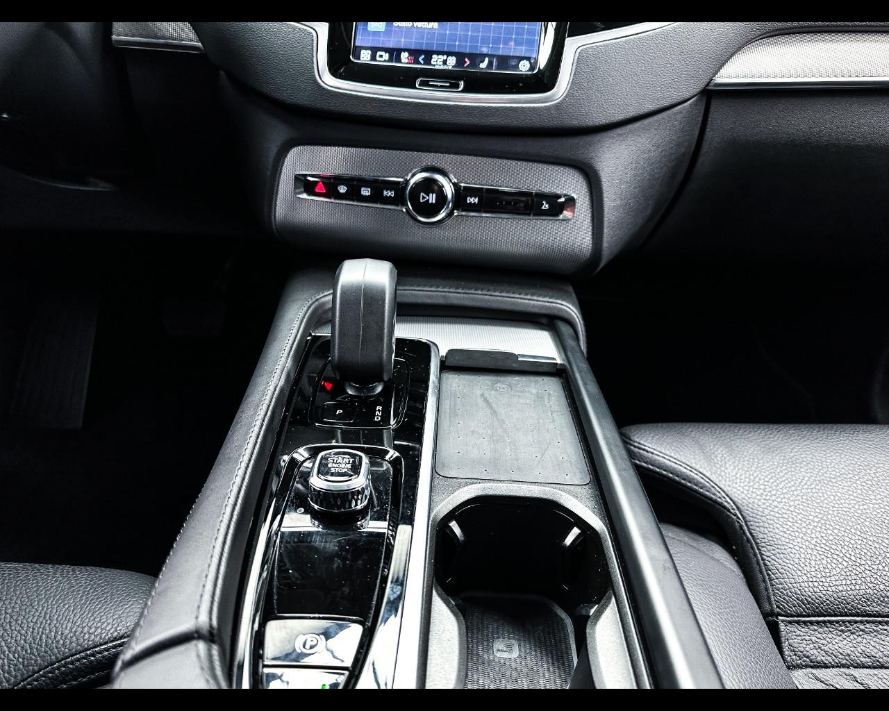 VOLVO XC90 B5 (d) AWD automatico 7 posti Plus Bright