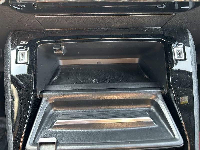 Peugeot 2008 PureTech 100 Allure 3.000 KM!! NAVI+KEYLESS