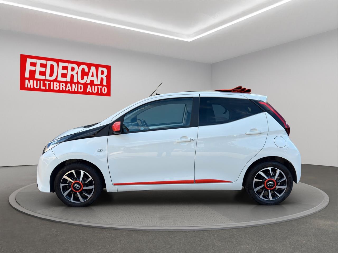 Toyota Aygo 1.0 VVT-i 72 CV 5 porte x-wave orange