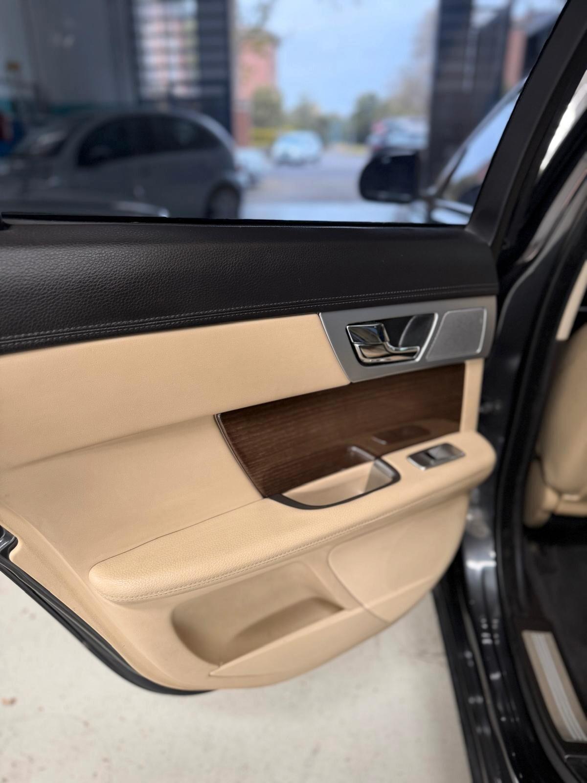 Jaguar XF 3.0 D V6 Premium Luxury