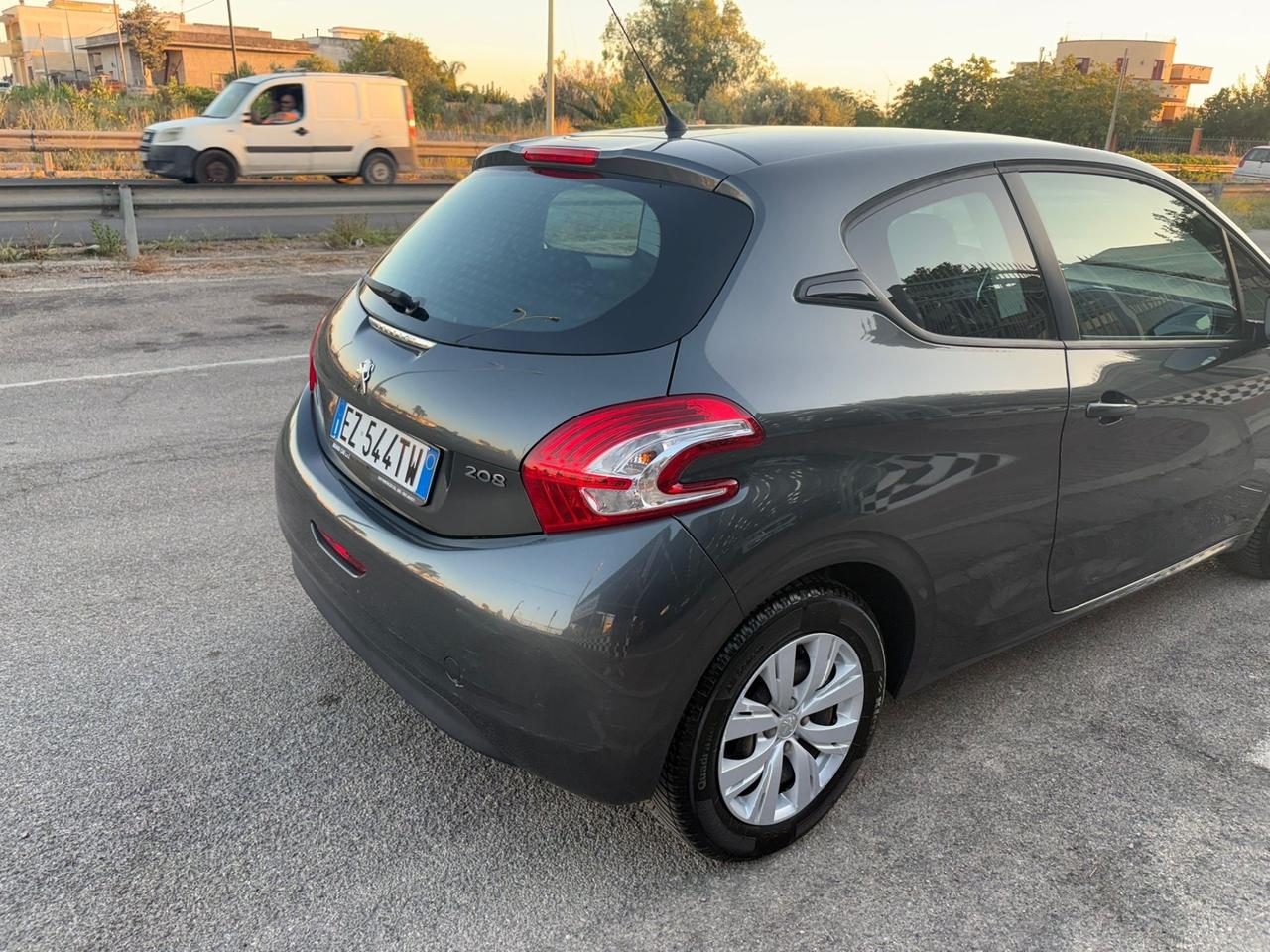 Peugeot 208 1200 Unipro 2015