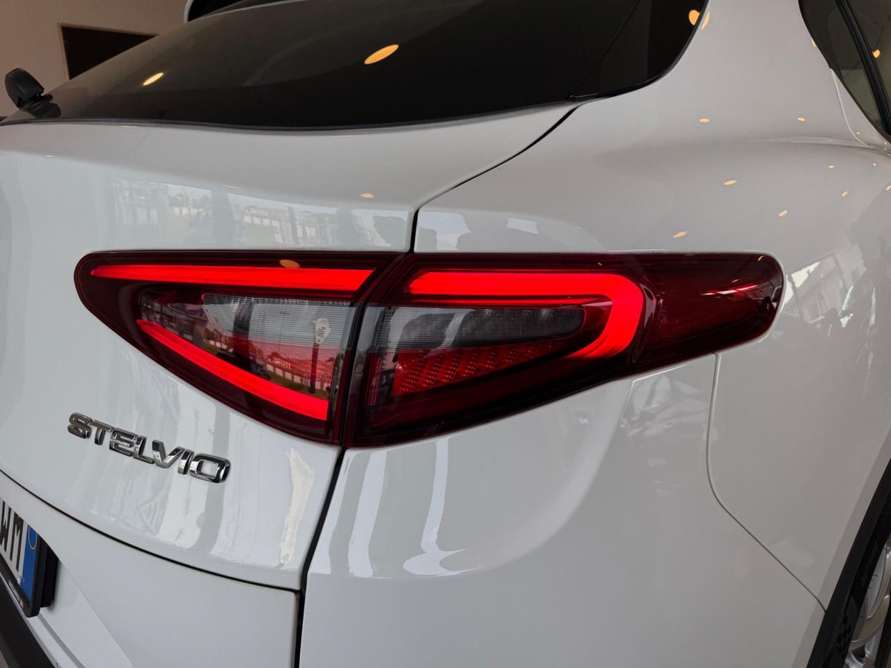 Alfa Romeo Stelvio 2.2 Turbodiesel 180 CV AT8 RWD Business