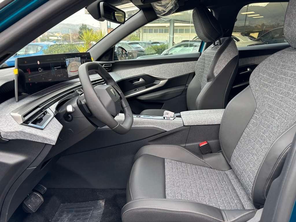 Peugeot 3008 Hybrid 145 Allure KM 0 IVA ESPOSTA Tua a solo 309 Euro al mese