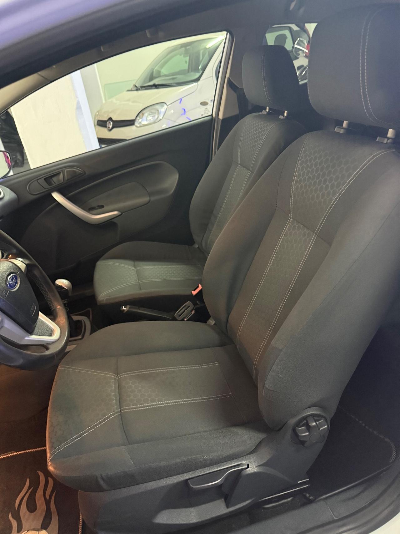 Ford Fiesta 1.4 TDCi 70CV 3 porte Titanium