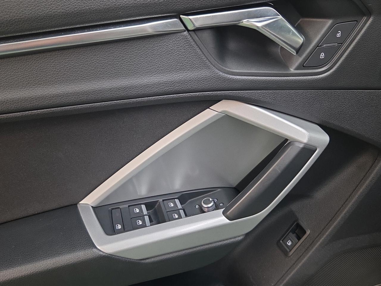 Audi Q3 45 TFSI e S tronic Business