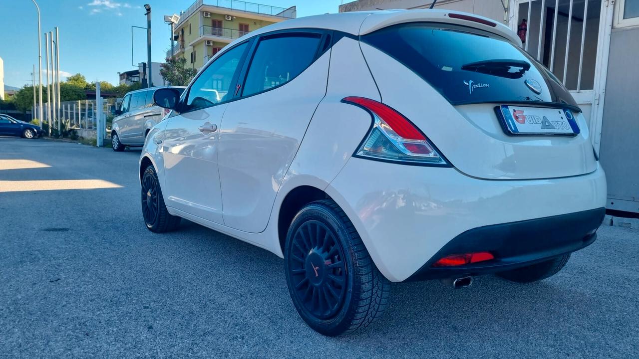 Lancia Ypsilon 1.2 69 CV 5 porte Gold