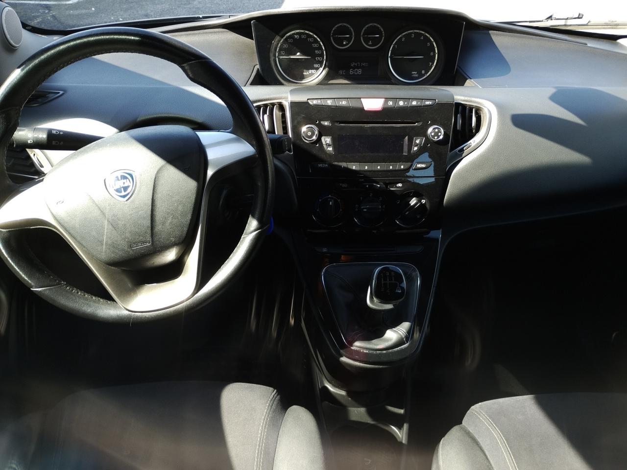Lancia Ypsilon 5 Porte Ypsilon 1.2 8v Silver s&s 69cv E6