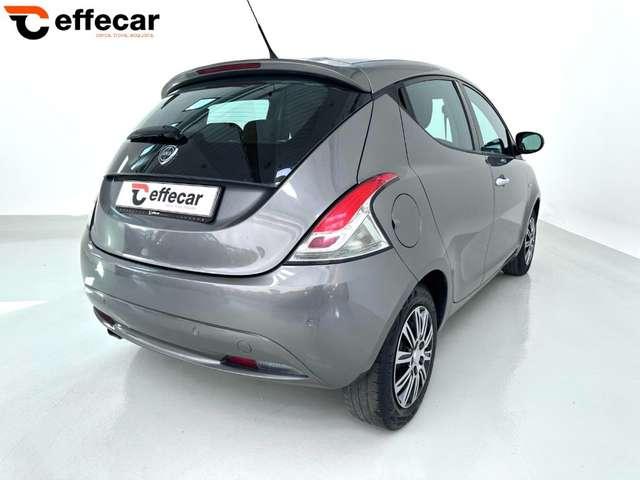 Lancia Ypsilon 1.2 69 CV 5 porte NEOPATENTATI
