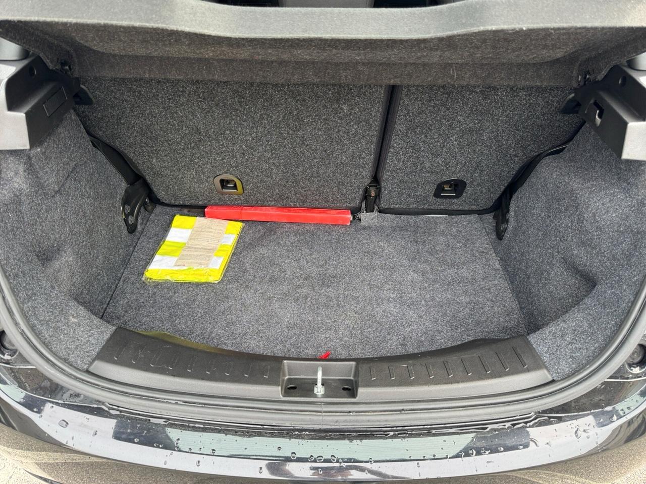 Lancia Ypsilon 1.0 Hybrid Platino