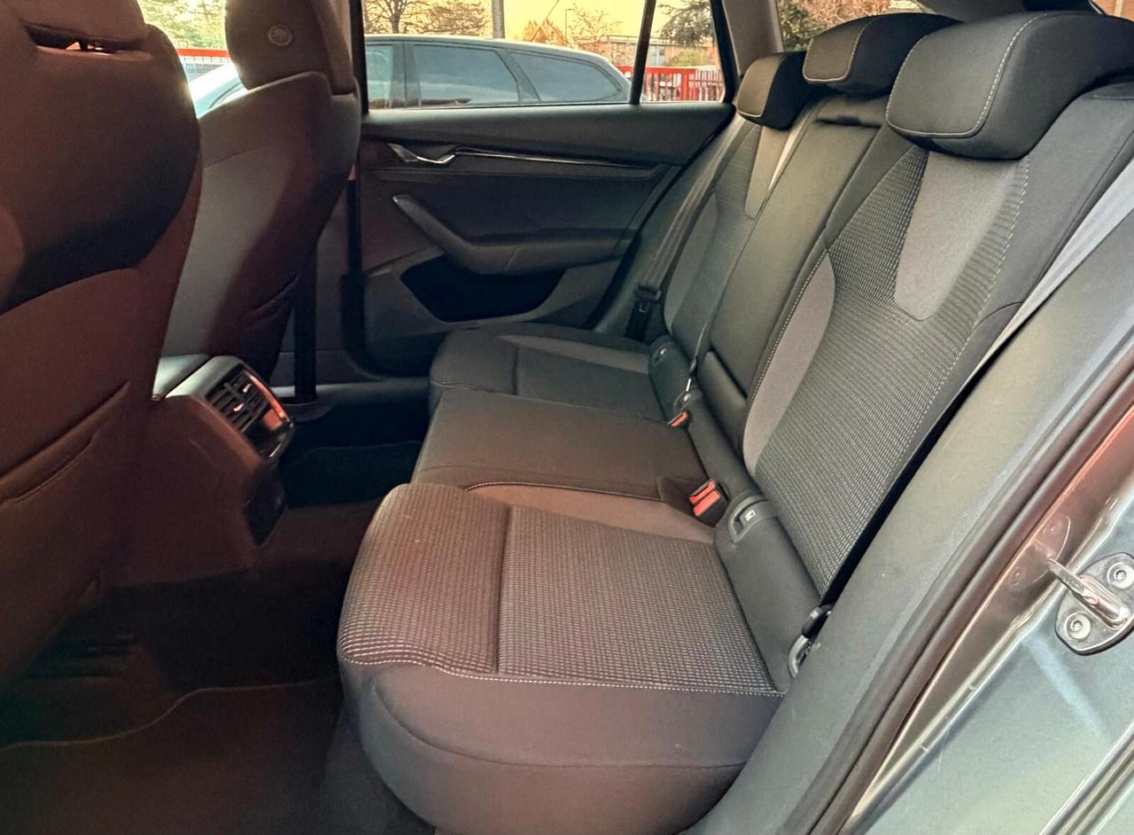 Skoda Octavia 2.0 TDI EVO SCR DSG Wagon Sportline