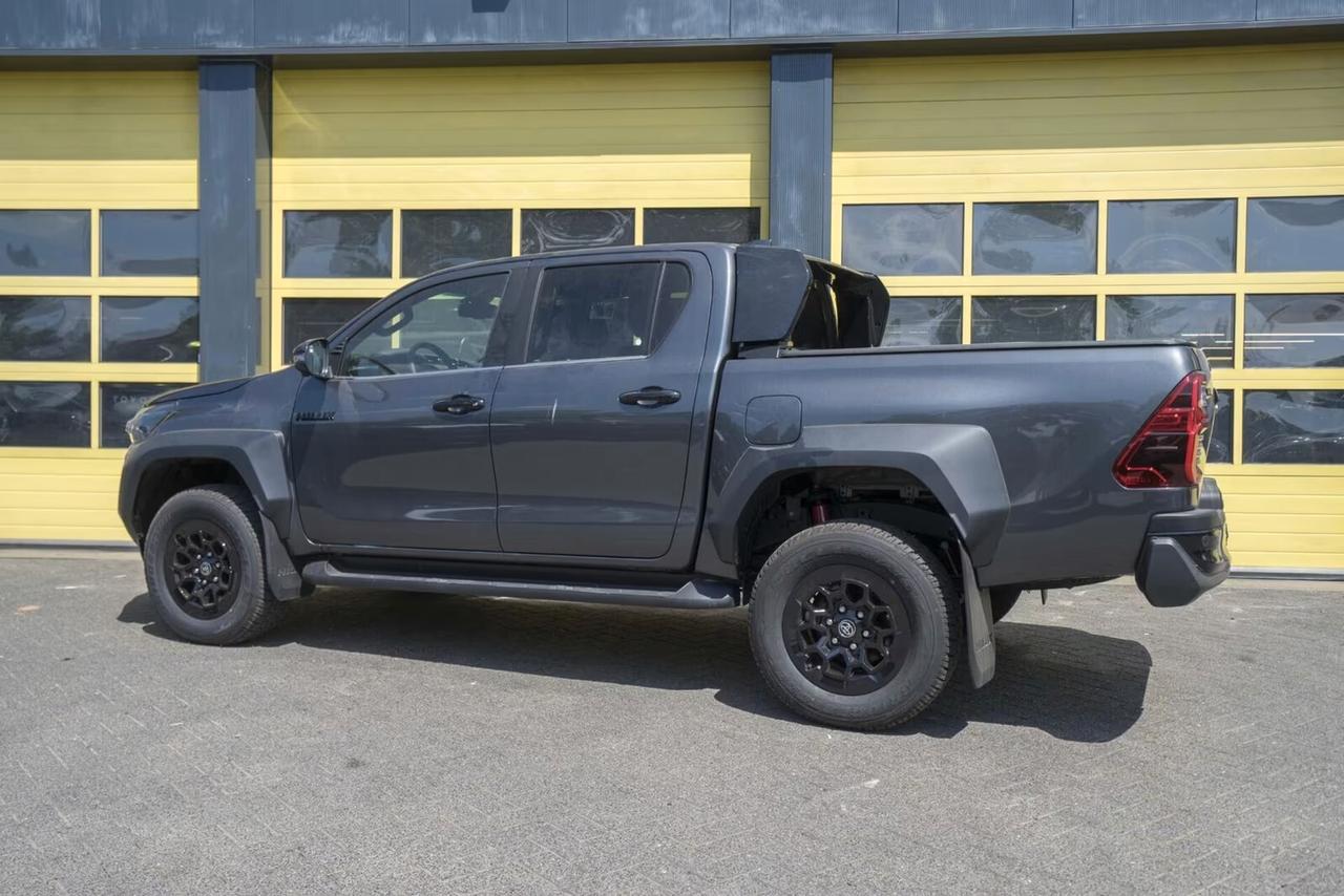 Toyota Hilux 2.8 D-4D A/T 4WD 4 porte Double Cab GR SPORT