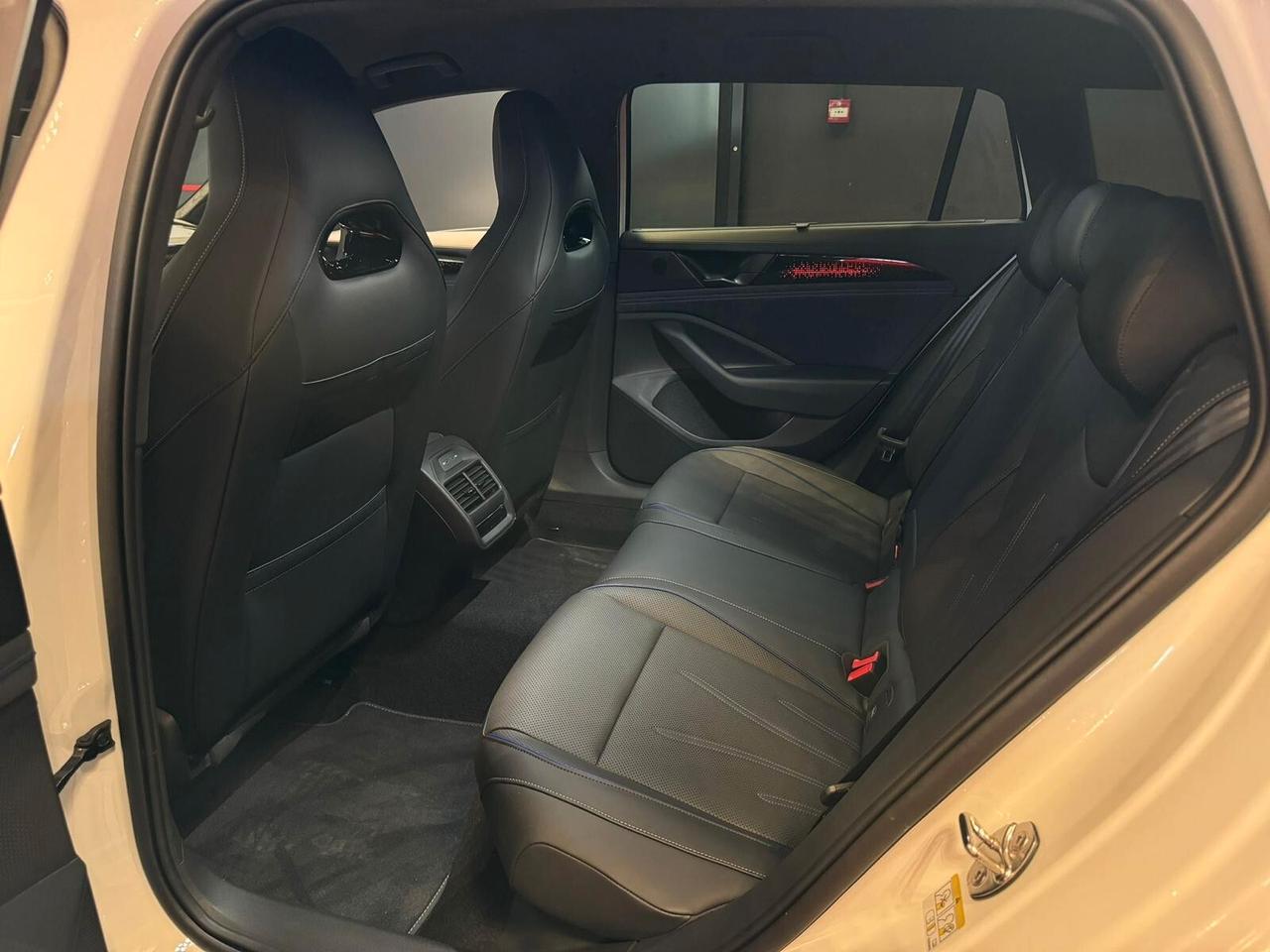 Volkswagen Passat 2.0 tdi scr R-Line 150cv dsg *PROMO*