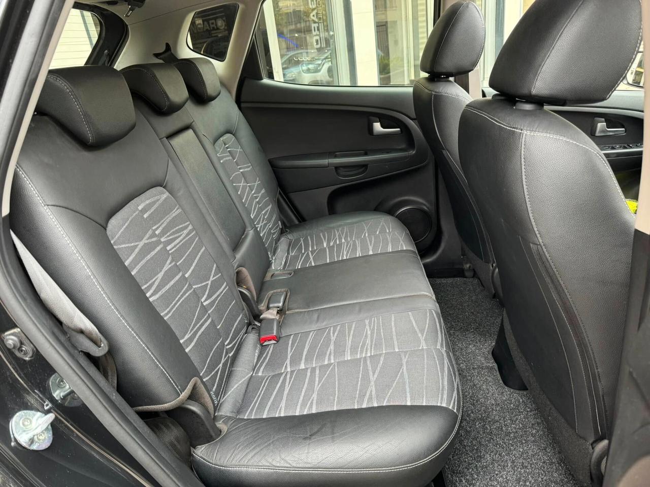 KIA VENGA 1.4 HDI 90 CV. TETTO APRIB. SENSORI CERCHI IN LEGA