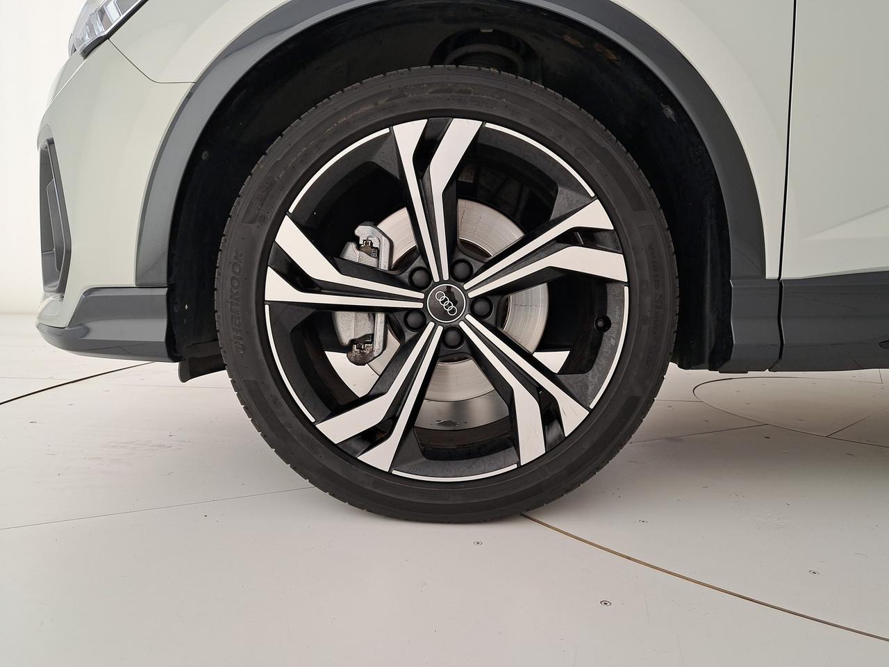 Audi Q3 sportback 45 1.4 tfsi e identity black s-tronic