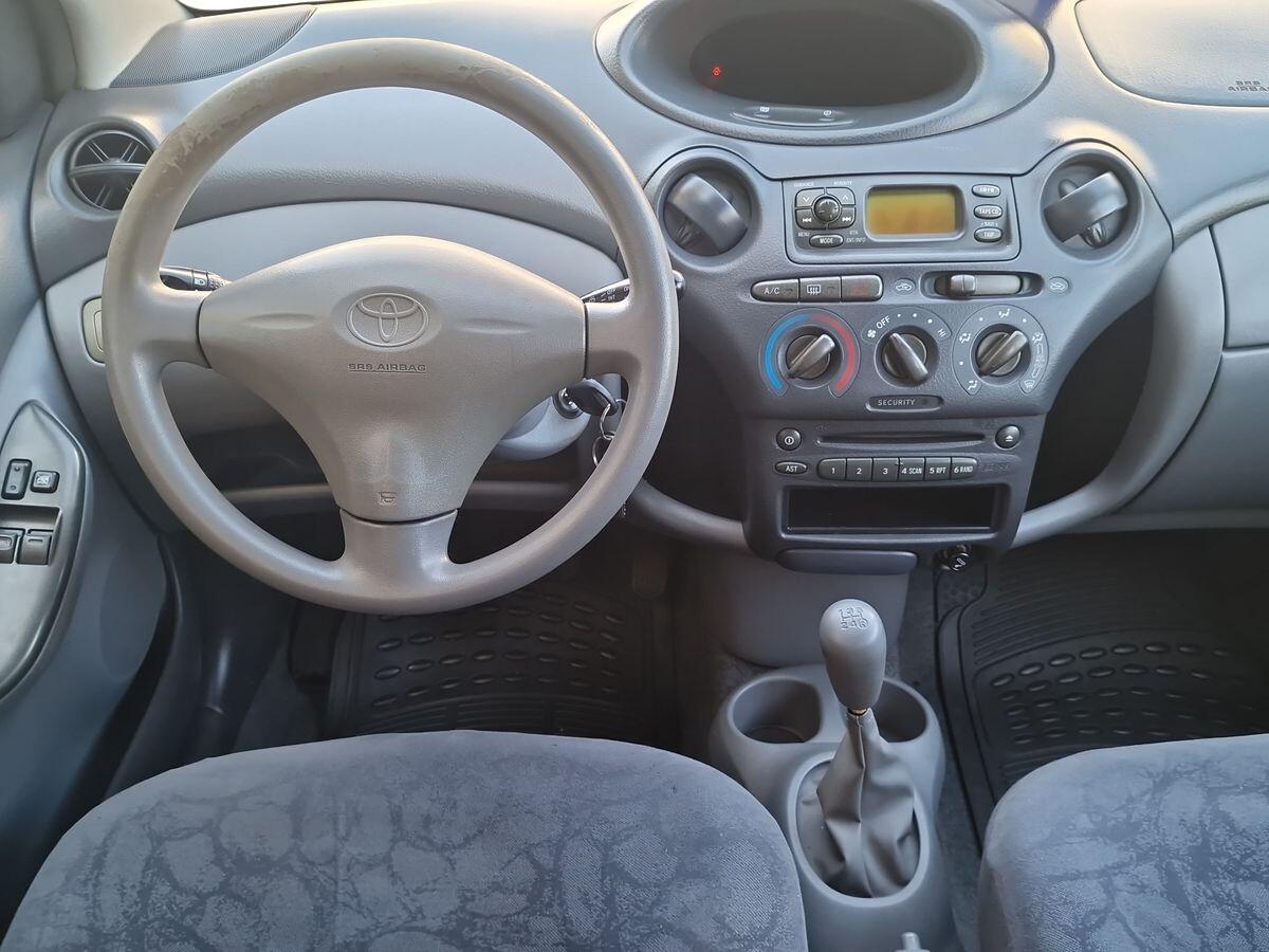 TOYOTA YARIS 1.0