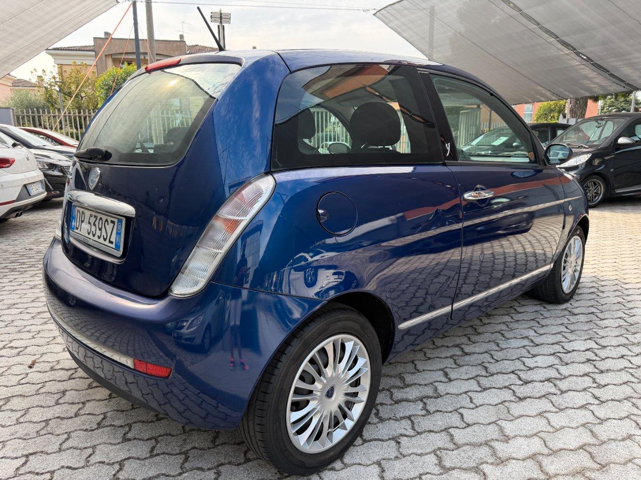 Lancia Ypsilon 3 Porte Ypsilon 1.2 8v New Oro IDONEA NEOPATENTATI