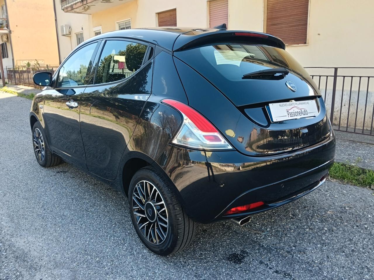 Lancia Ypsilon 1.0 FireFly 5 porte S&S Hybrid Platino