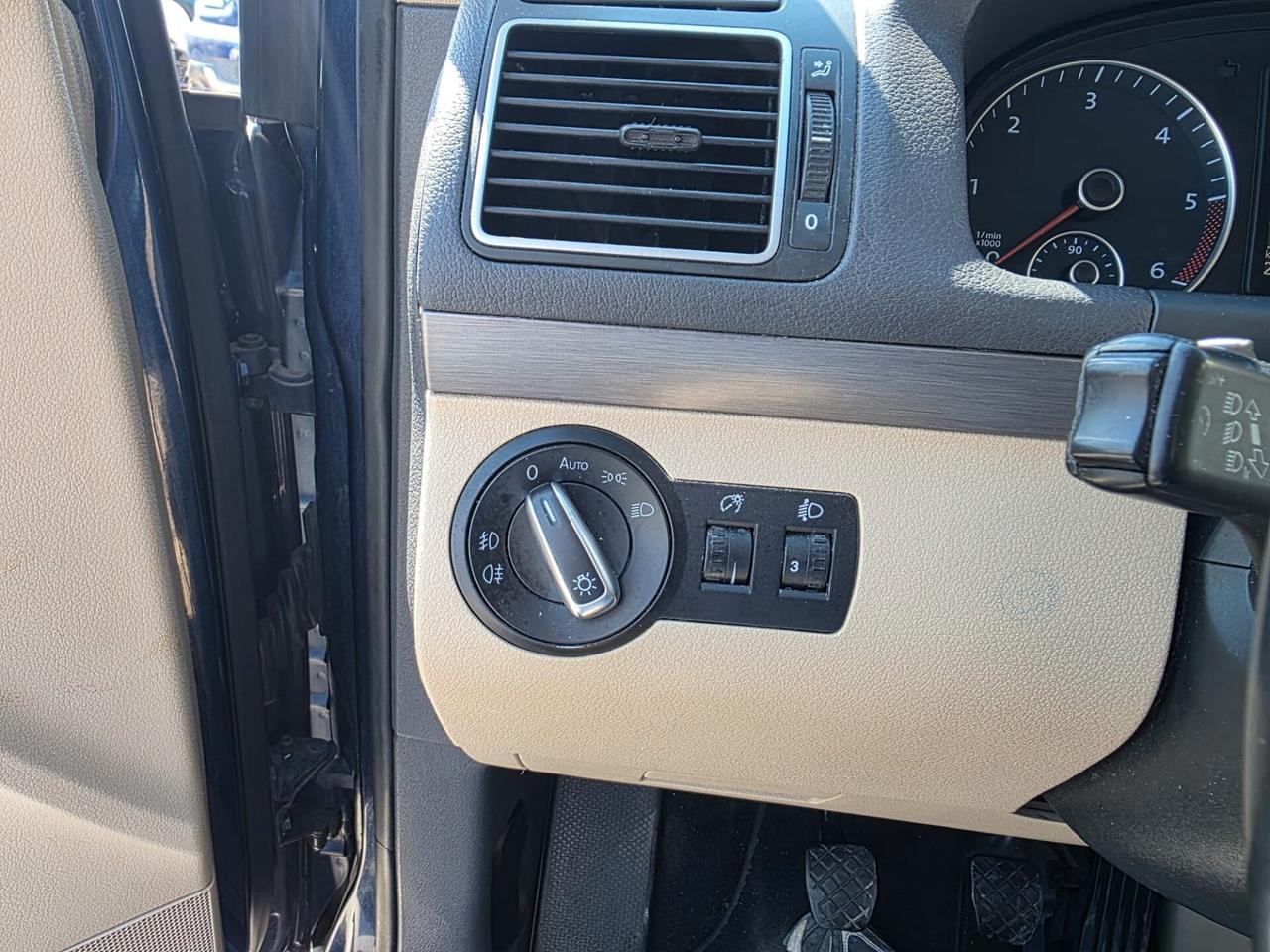 Volkswagen Touran 1.6 TDI HIGHLINE - 2011 7 POSTI