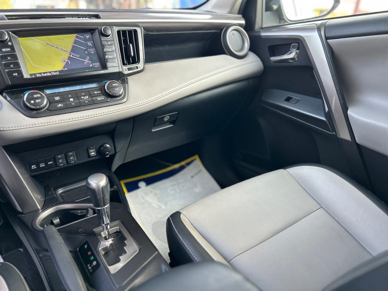 Toyota RAV4 2.5 Hybrid 2WD*NAVI*PELLE*RETROCAMERA*