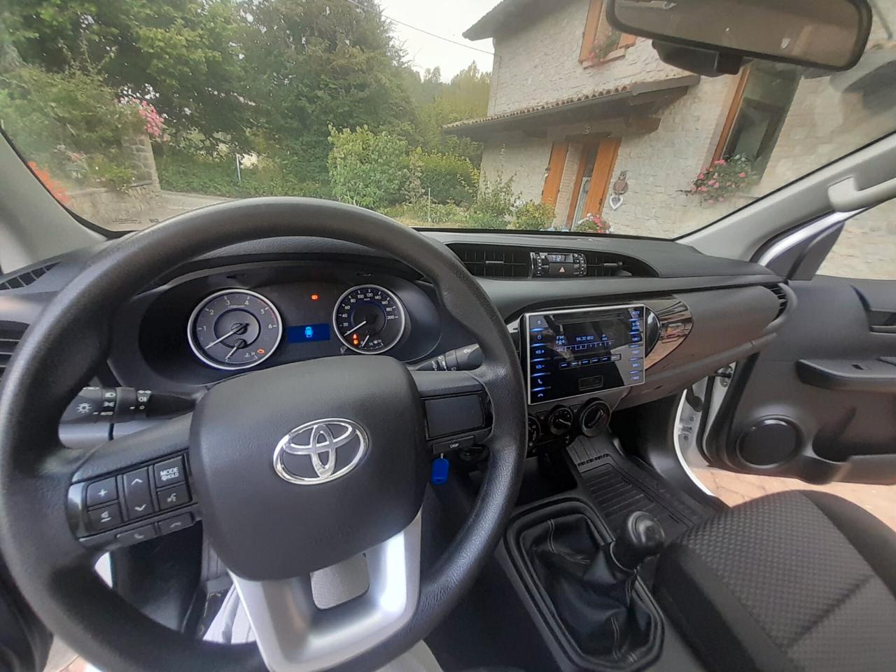 Toyota Hilux 2.4 D-4D 4WD 4 porte Double Cab Lounge AUTOCARRO