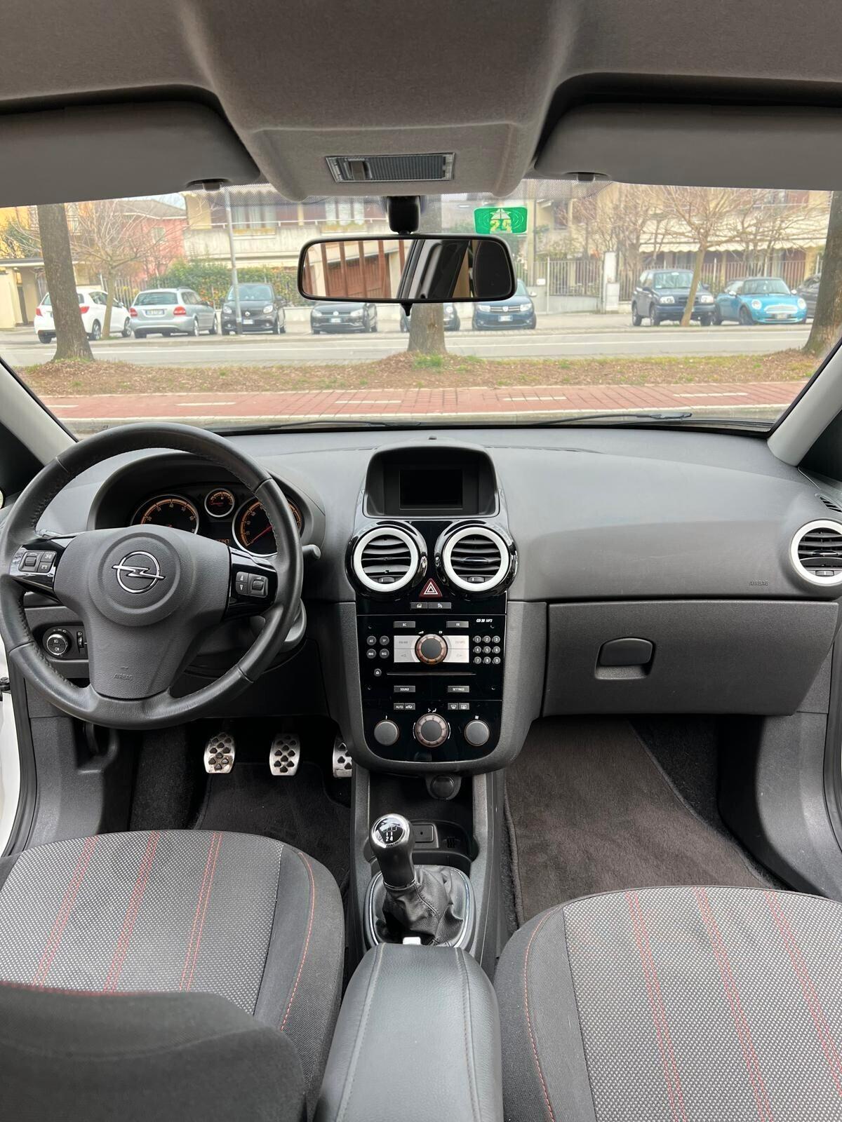 Opel Corsa 1.4 16V 3 porte b-color X NEOPATENTATI
