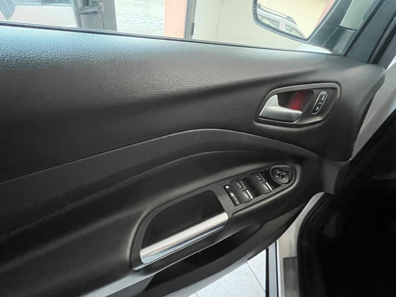 Ford Kuga 2.0 TDCI 150 CV S&S 4WD Powershift Titanium