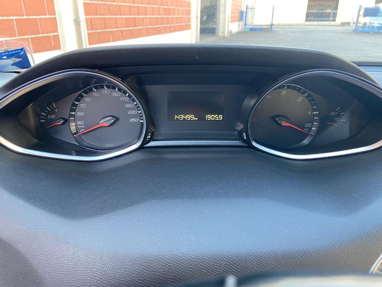 Peugeot 308 BlueHDi 120 S&S EAT6 SW Allure