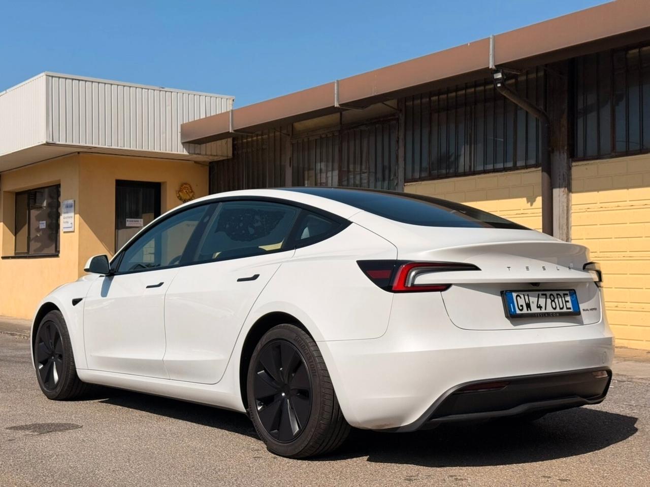 Tesla Model 3 Restyling Highland Premium