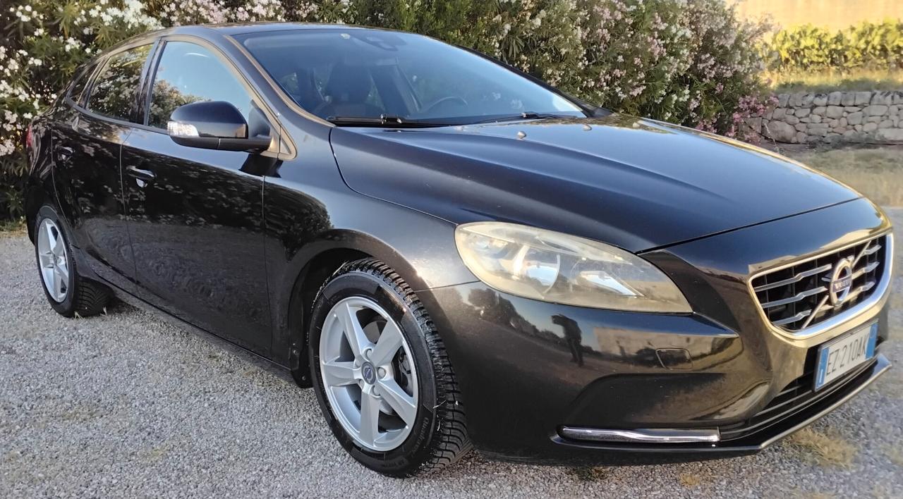 Volvo V40 D2 1.6 R-design Kinetic