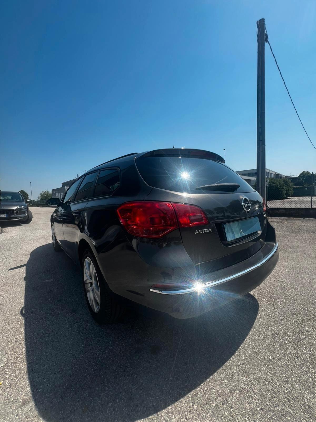 Opel Astra 1.6 business