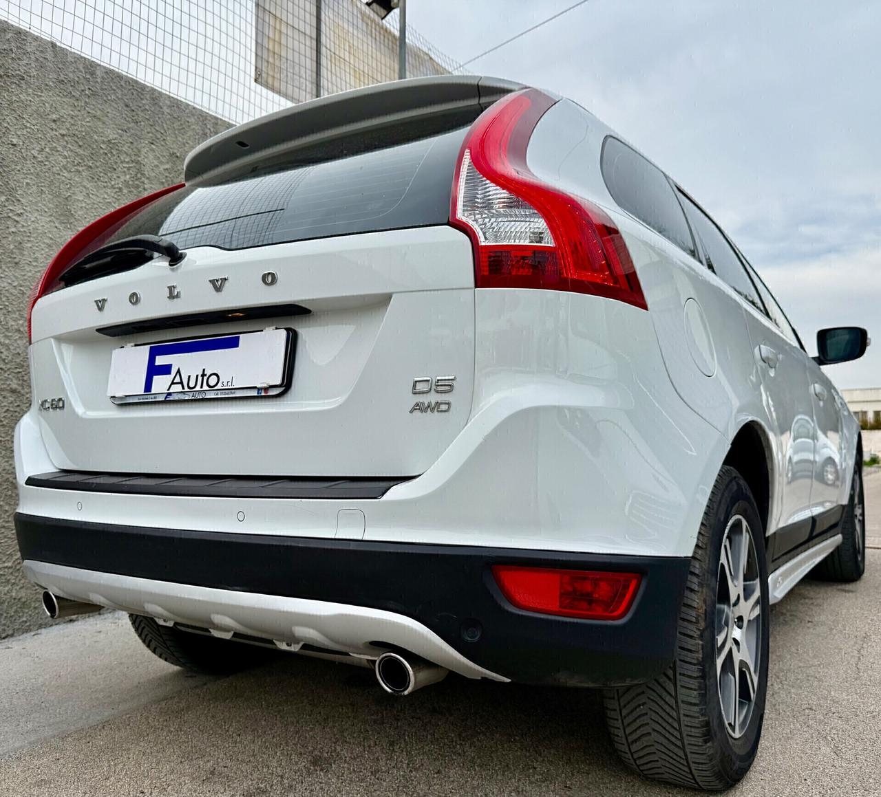 Volvo XC60 D5 AWD Geartronic Summum,TETTO PANORAMICO/APRIBILE,NAVI,FULL OTIONAL