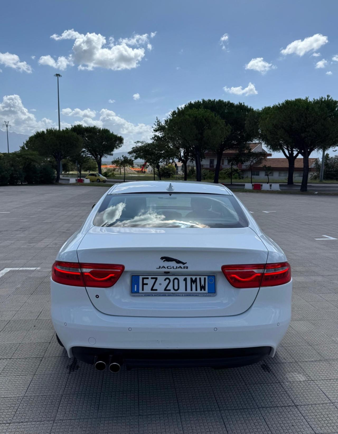 Jaguar XE 2.0 D Turbo aut. Pure