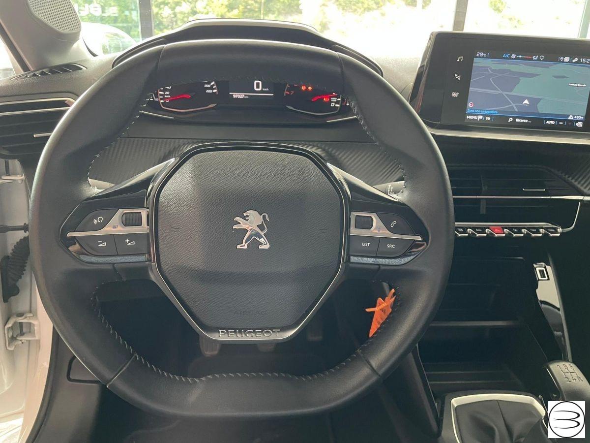 PEUGEOT - 208