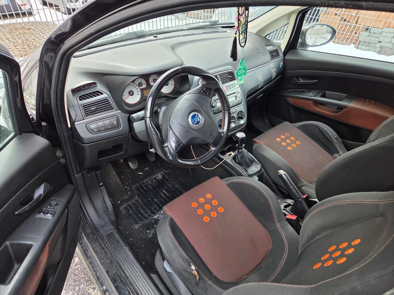 Fiat Grande Punto 1.4 3 porte Dynamic SI NEOPATENTATI