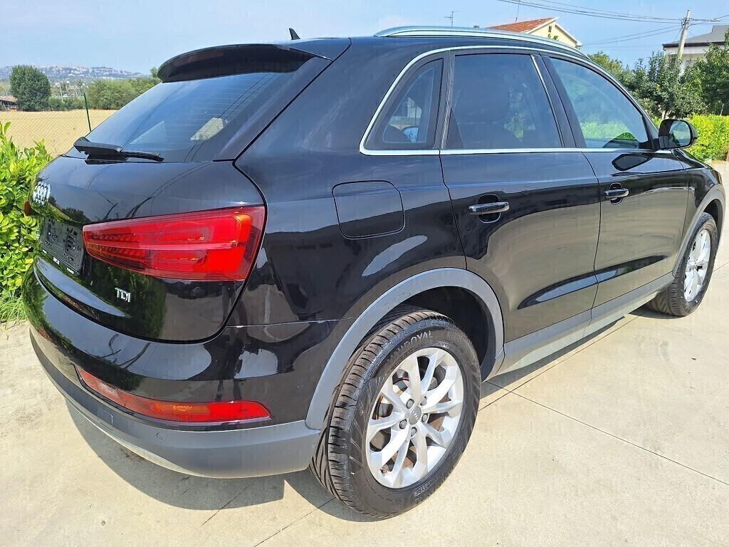 Audi Q3 2.0 TDI 120 CV Sport Navigatore Fari Led.