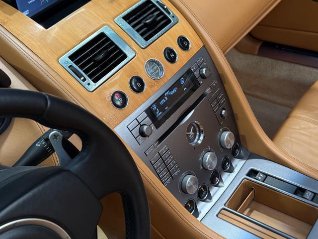 ASTON MARTIN DB9 Volante