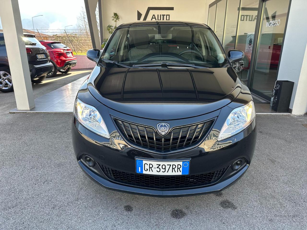 Lancia Ypsilon 1.0 firefly hybrid Silver s&s 70cv