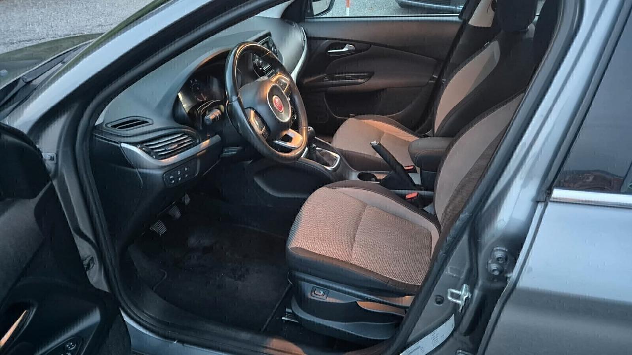 Fiat TIPO 4p 1.6 MJ 120CV Lounge-12/2015- FullOpt