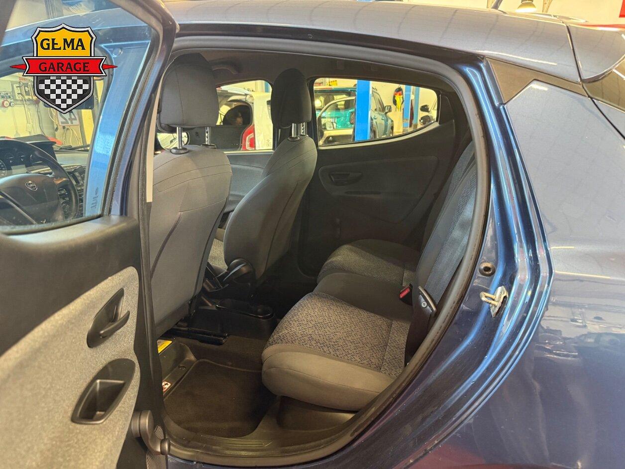 Lancia Ypsilon 1.0 firefly hybrid Silver s&s 70cv