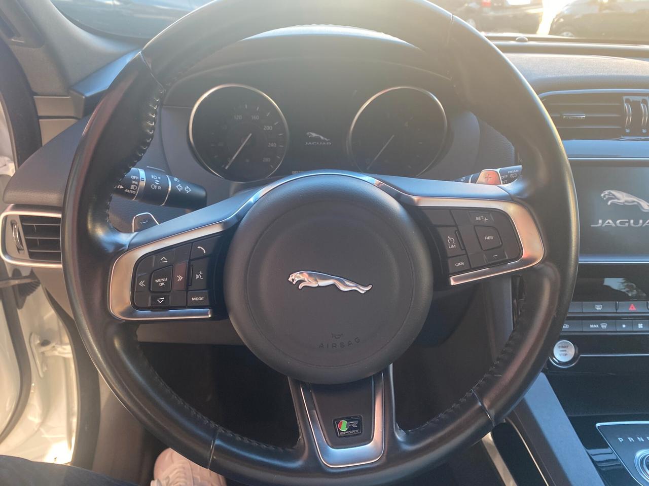 Jaguar F-Pace 2.0 D 240 CV AWD aut. R-Sport