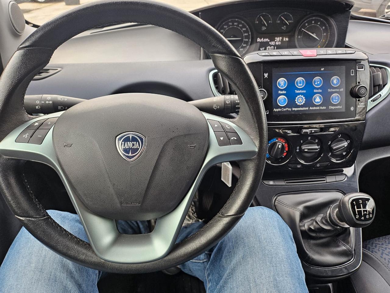 Lancia Ypsilon 1.0 FireFly 5 porte S&S Hybrid Silver