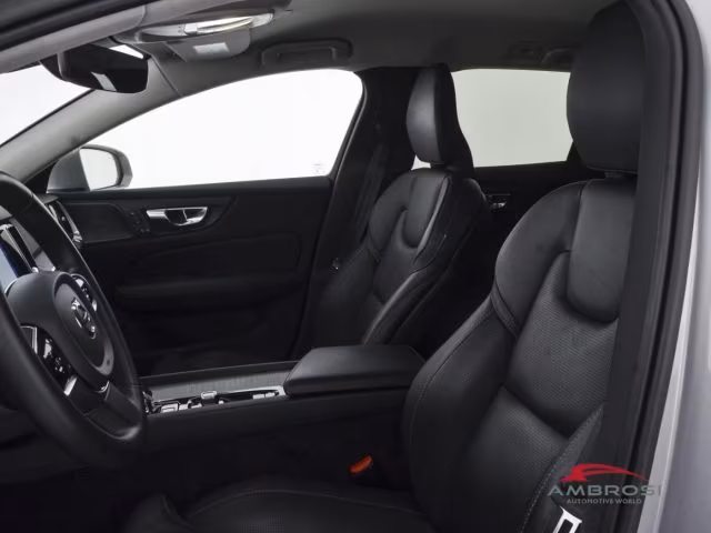 VOLVO V60 Cross Country 2.0 b4 Plus awd auto