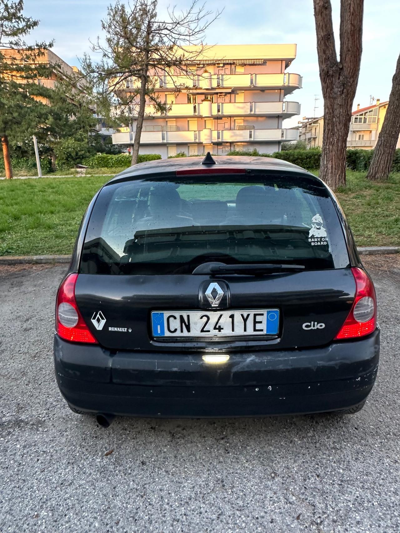 Renault Clio 1.2 16V neopatentati 2004