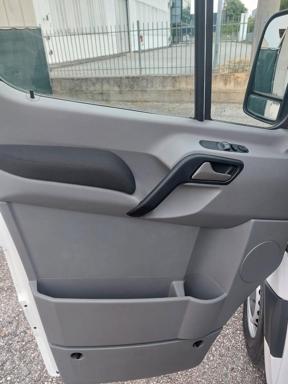 Volkswagen Crafter 35 L2H3 163cavali 42700 chilometri!!!