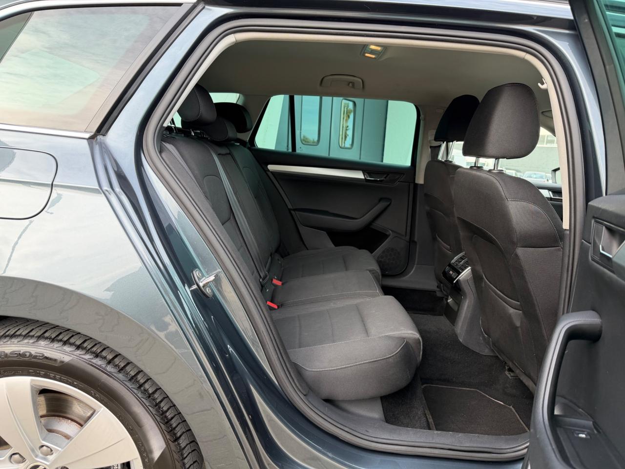 Skoda Superb 2.0 TDI DSG Wagon Style