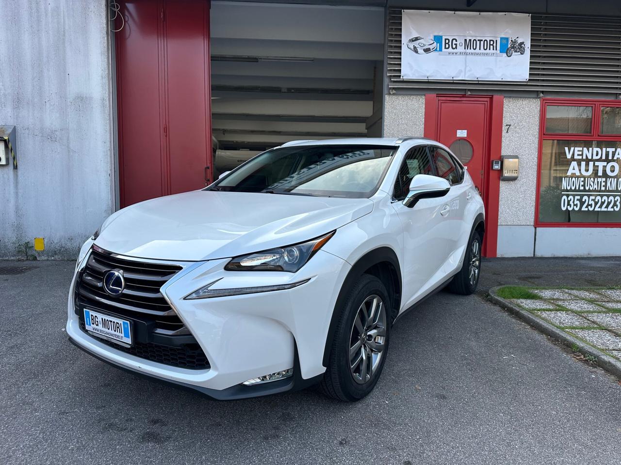 Lexus NX 300h 2.5 Executive cvt UNIPR.