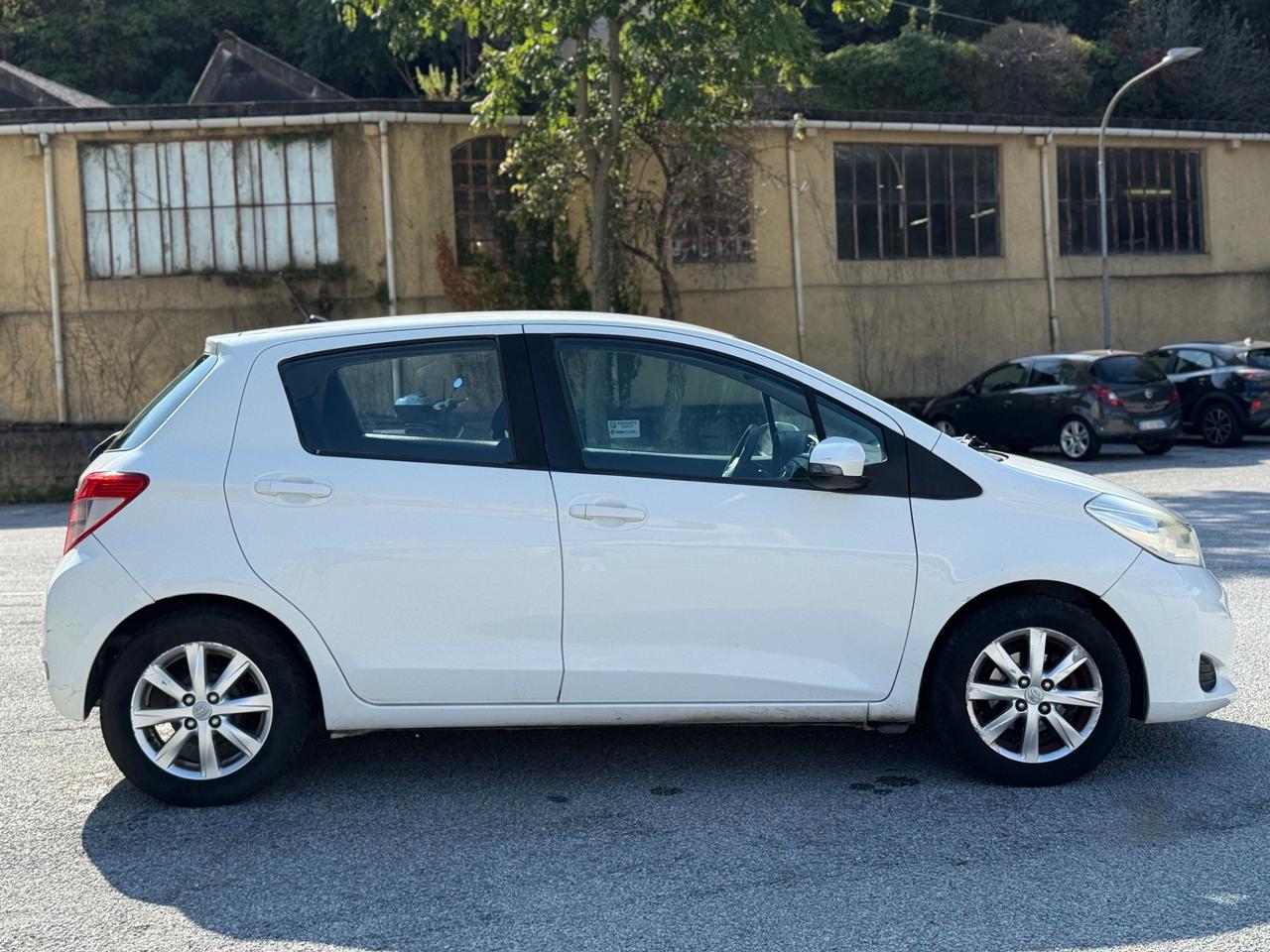 Toyota Yaris 1.0 benzina 69 cv 5 porte