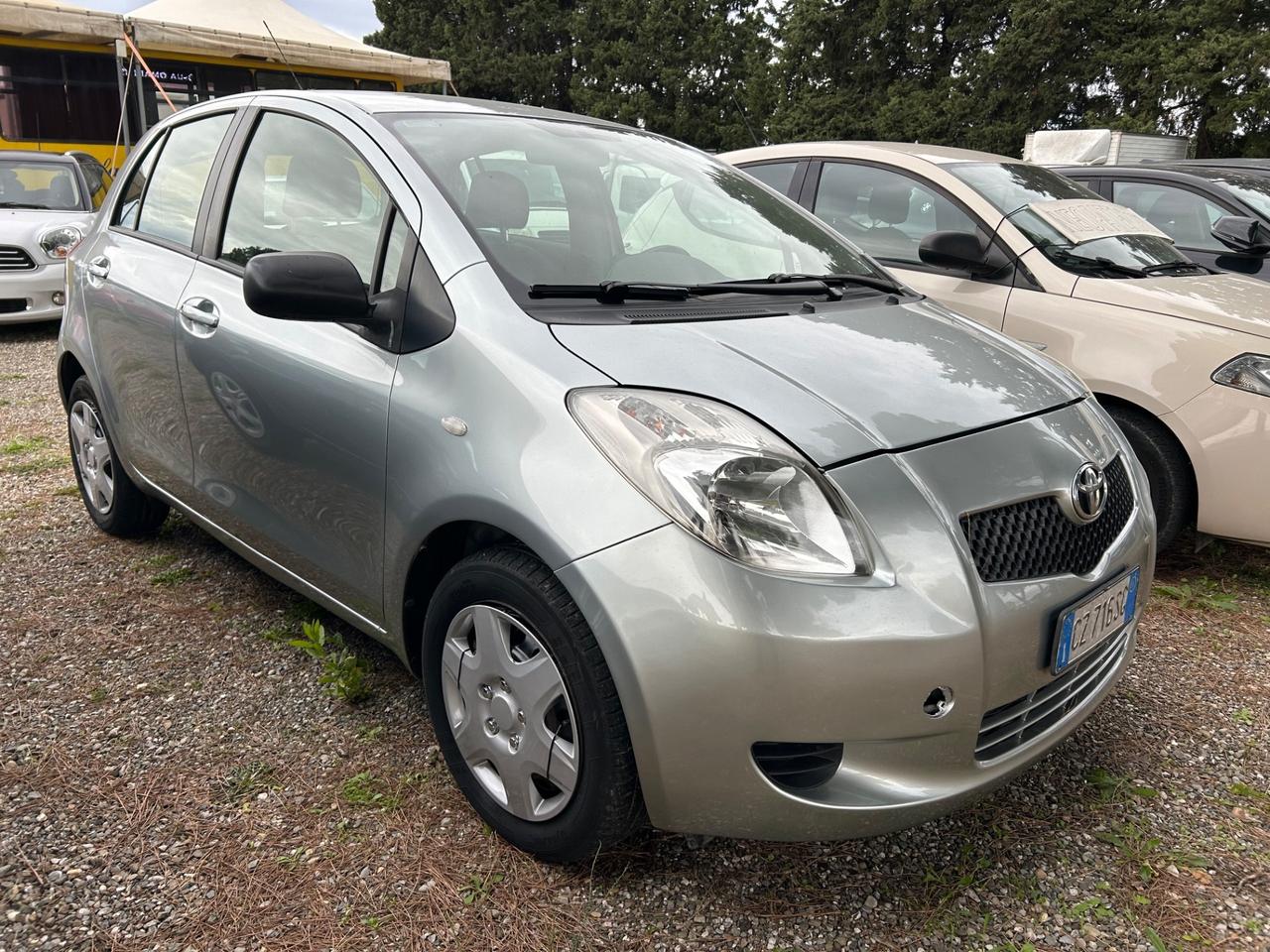 Toyota Yaris 1.0 benzina 5 porte *NEOPATENTATI*