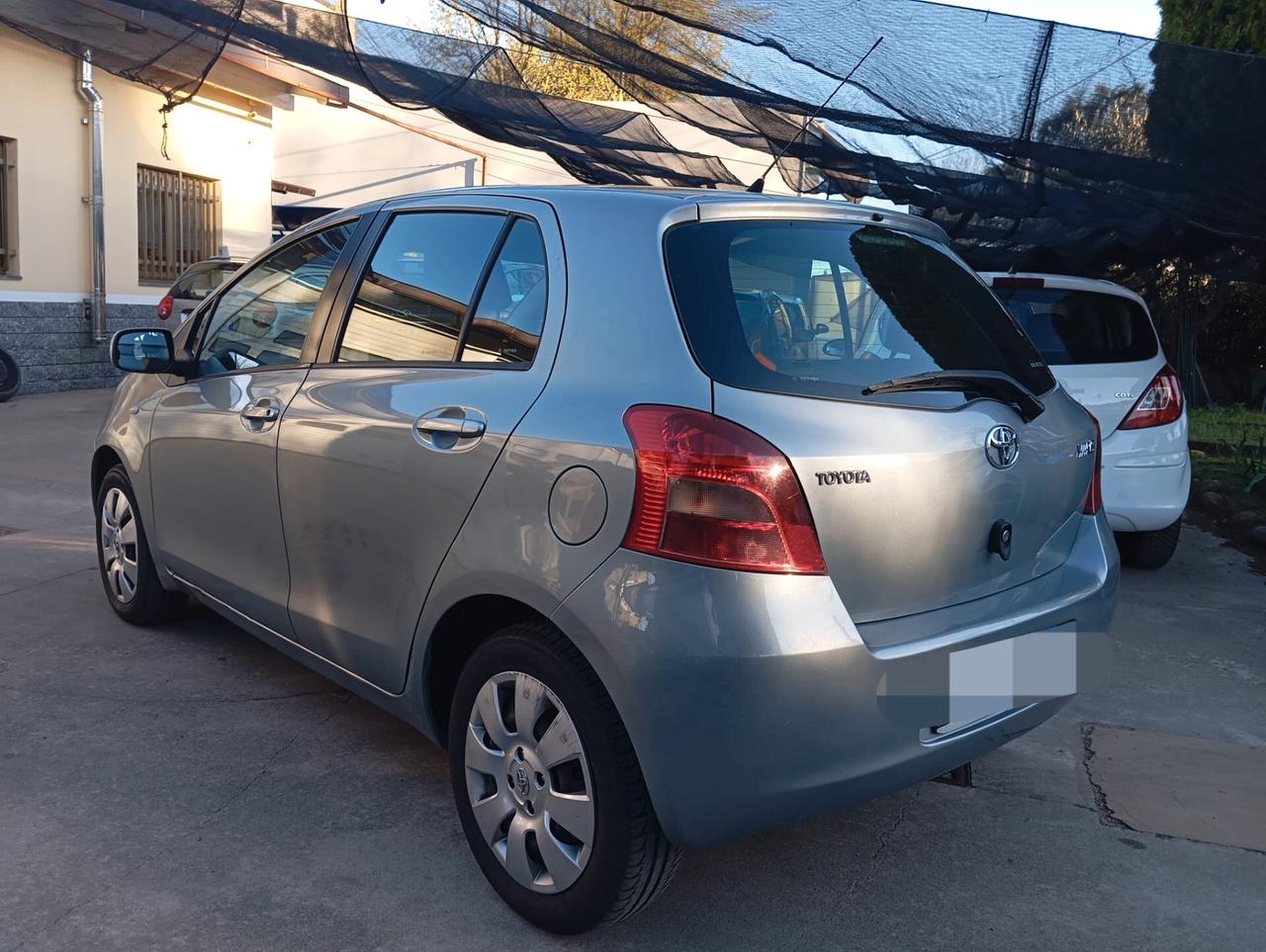 Toyota Yaris 1.0 5 porte Sol neopatentati permute