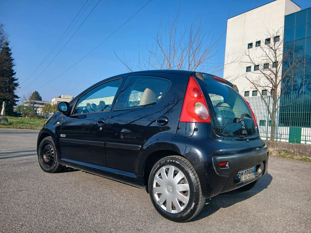 Peugeot 107 1.0 68CV 5p. Desir